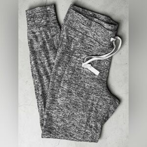 GUESS Super Soft Viscose Rayon Blend Heathered Gray Fitted Lounge Pants. Size M